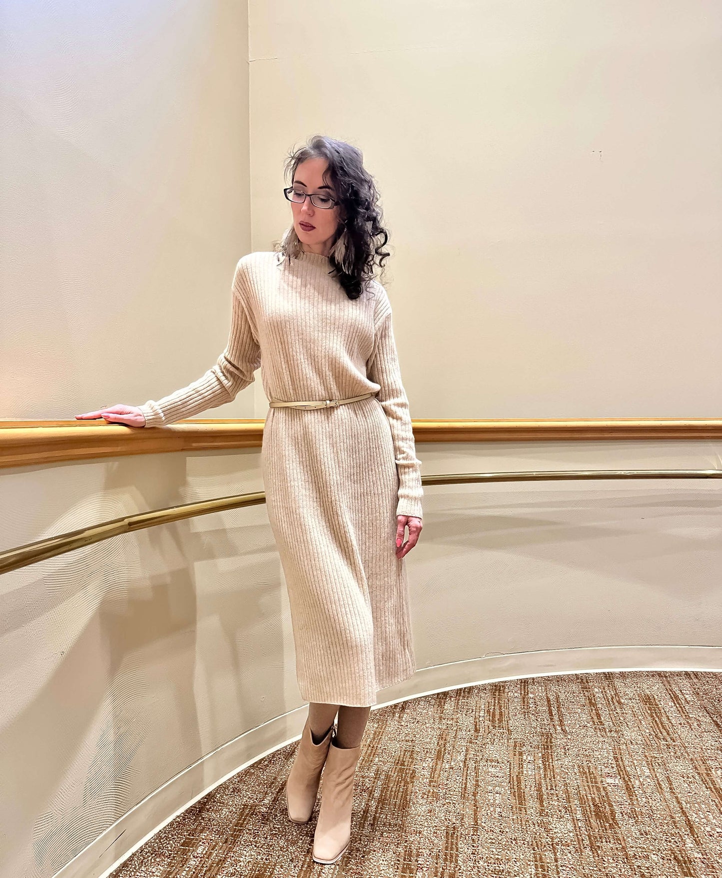 beige cashmere dress Brunello Cucinelli - Beige cashmere dress with monil chain M12174A94